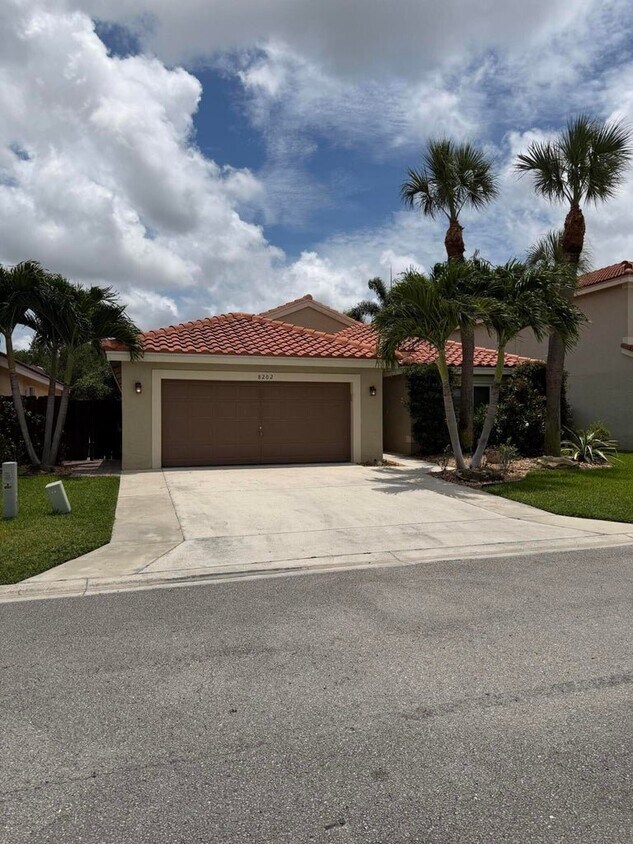 Foto del edificio - 8202 White Rock Cir