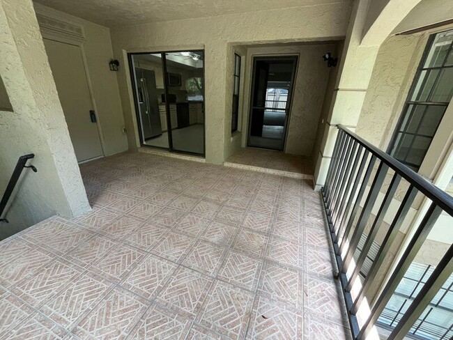 Building Photo - 1055 Kensington Park Dr
