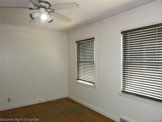 Building Photo - 4467 Radnor St