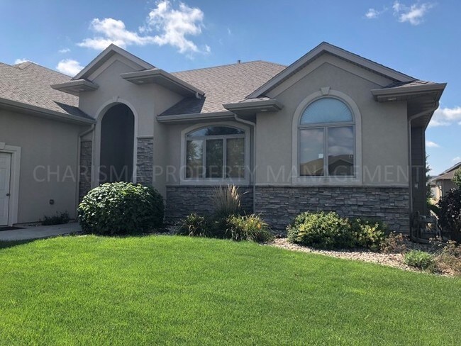 Building Photo - Spacious and Amenity 5 Bedroom, 3 Bath Home