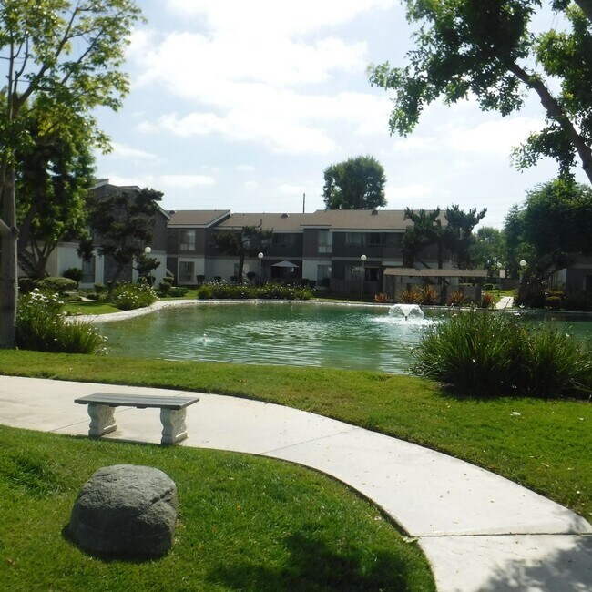 Foto del edificio - Lakeshore: Upper 2 Bedroom 1 Bath,