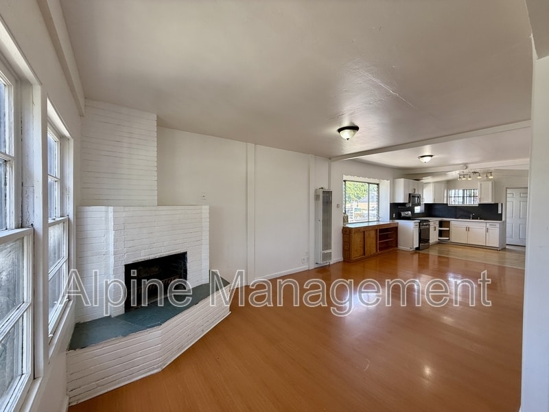 Photo - 806 52nd Avenue - B