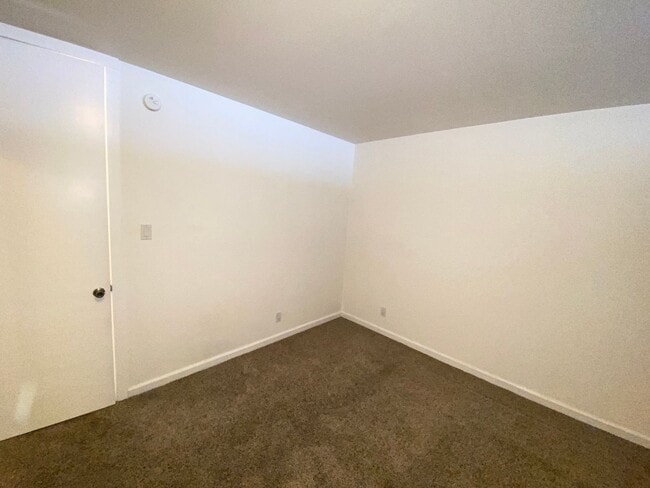 Building Photo - 1 Bedroom in Incline - 1 mi to Burnt Cedar!