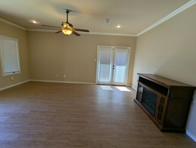 Building Photo - Prestigious 3/3/2 Home in Lubbock Cooper School District.
