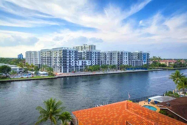 Foto principal - 3335 Port Royale Dr S