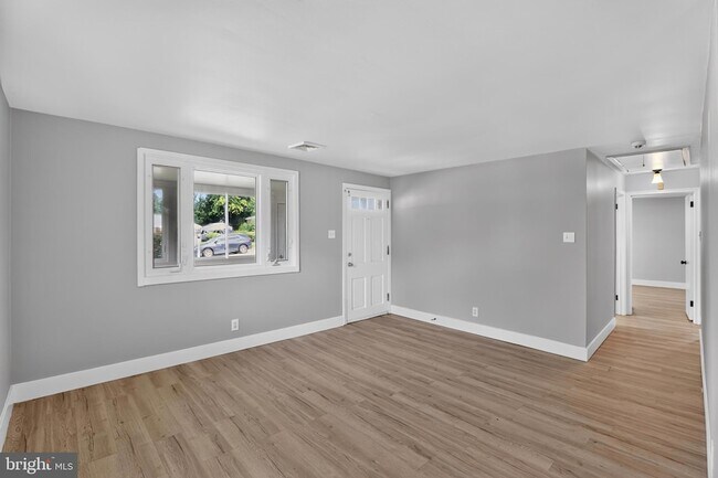 Foto del edificio - 1539 Reservoir Ave