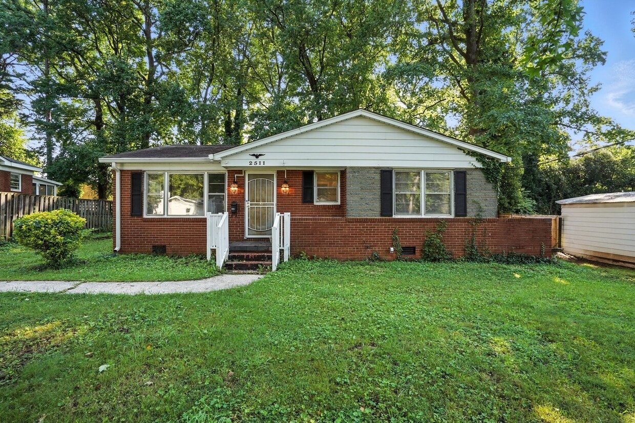 Primary Photo - Charming Brick Ranch in Popular Oakhurst