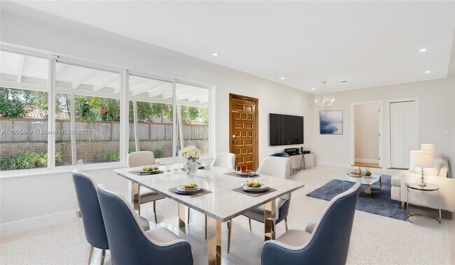 Foto del edificio - 690 NE 51st St