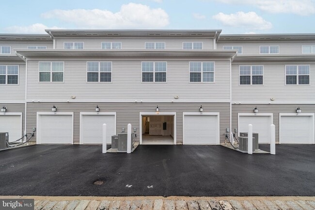 Building Photo - 135 Stoutsburg Blvd