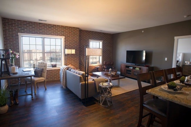 Building Photo - Phoenix Apartments