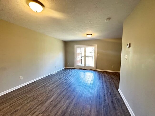 Building Photo - 114 Tanbark Dr