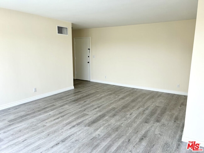 Building Photo - 1440 Reeves St