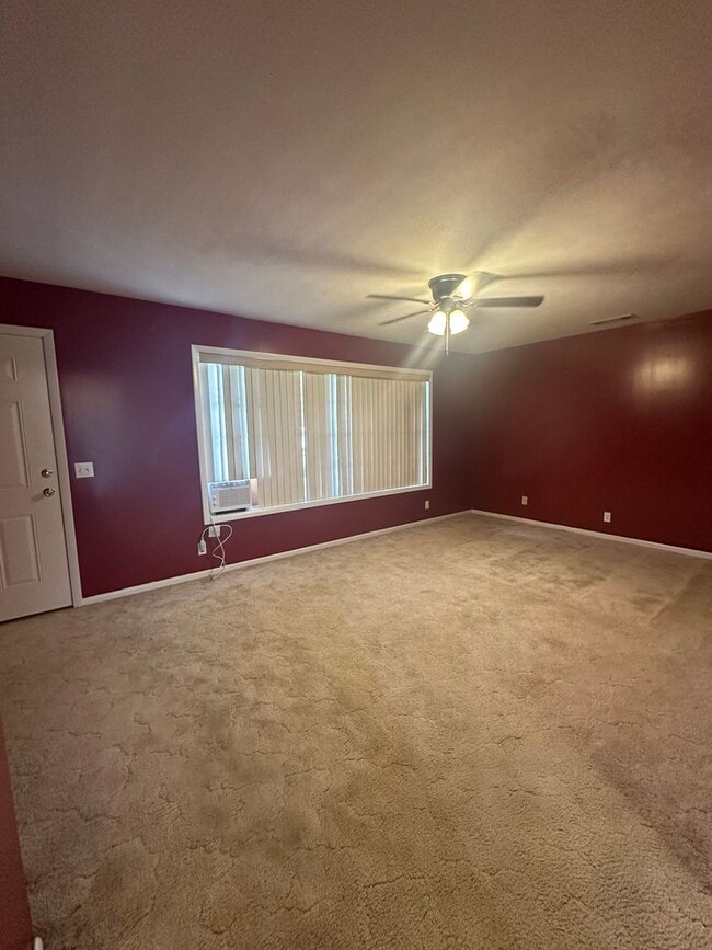 Building Photo - 3 Bed/1.5 Bath Brick Home