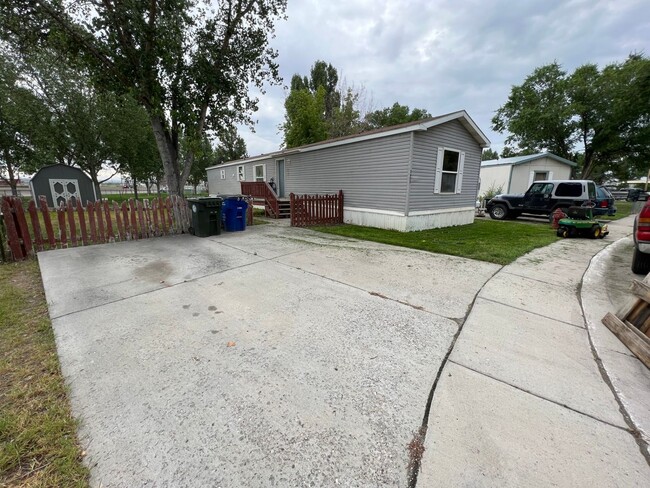 Building Photo - 3 Bedroom 2 Bath Updated Mobile Home with ...