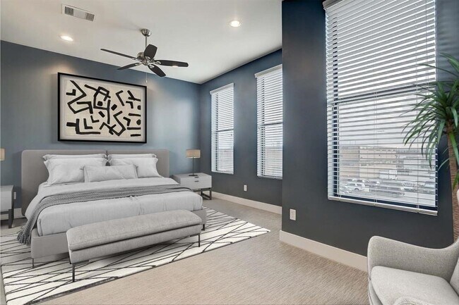 Building Photo - 2114 Sabine St