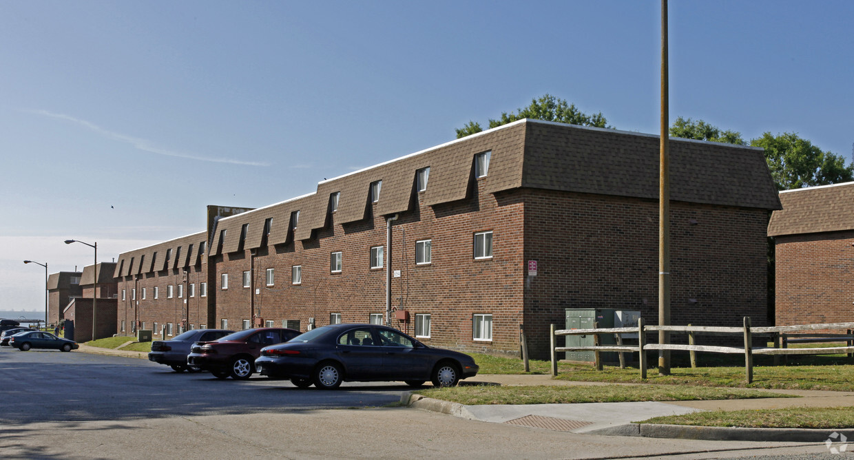 Building Photo - Aqua Vista Apartments