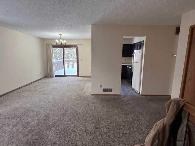 Building Photo - 2528 Birchview Ln