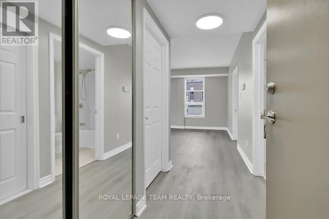 Building Photo - 250-250 Glenroy Gilbert Dr