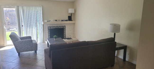 Foto del edificio - 11180 Cochran Ave