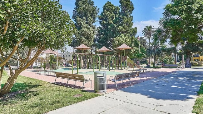 Building Photo - 860 S Lucerne Blvd