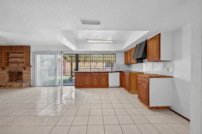 Building Photo - 14315 Lourdes Dr