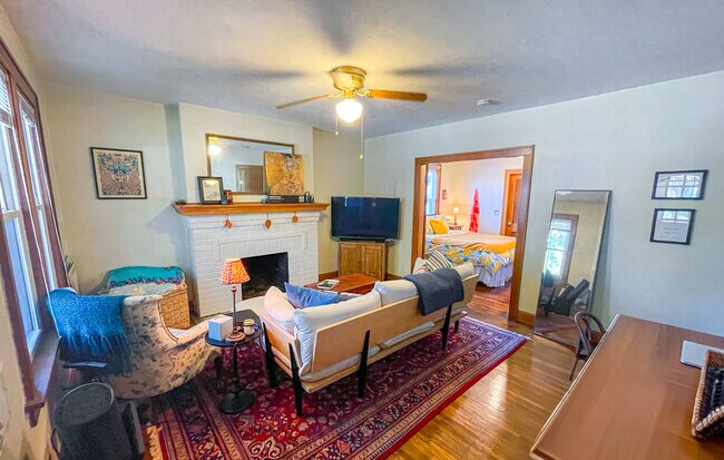 Room 1 (living room) - 912 Northwest Blvd