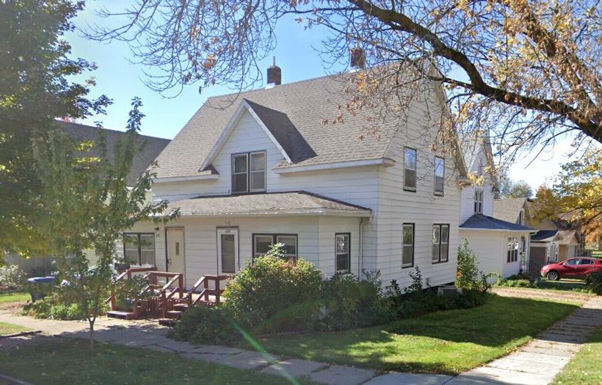 325327 3rd St NE Unit 325, Watertown, SD 57201 Room for Rent in