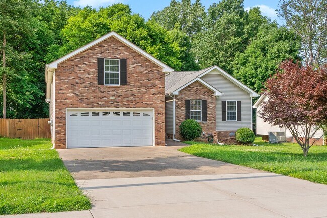 Building Photo - Pet Friendly Three Bedroom with Bonus!