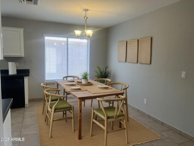 Foto del edificio - 16608 N 113th Dr