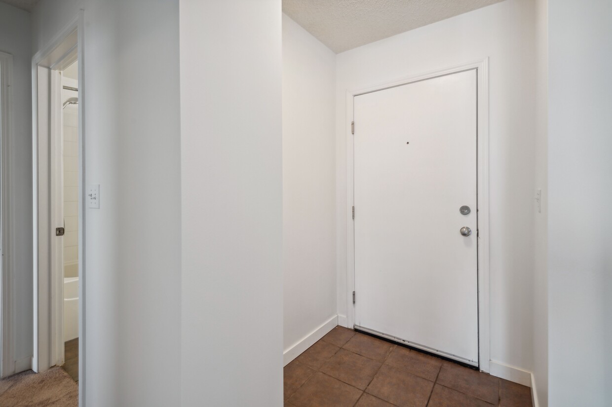 Primary Photo - 1053 10 St SW
