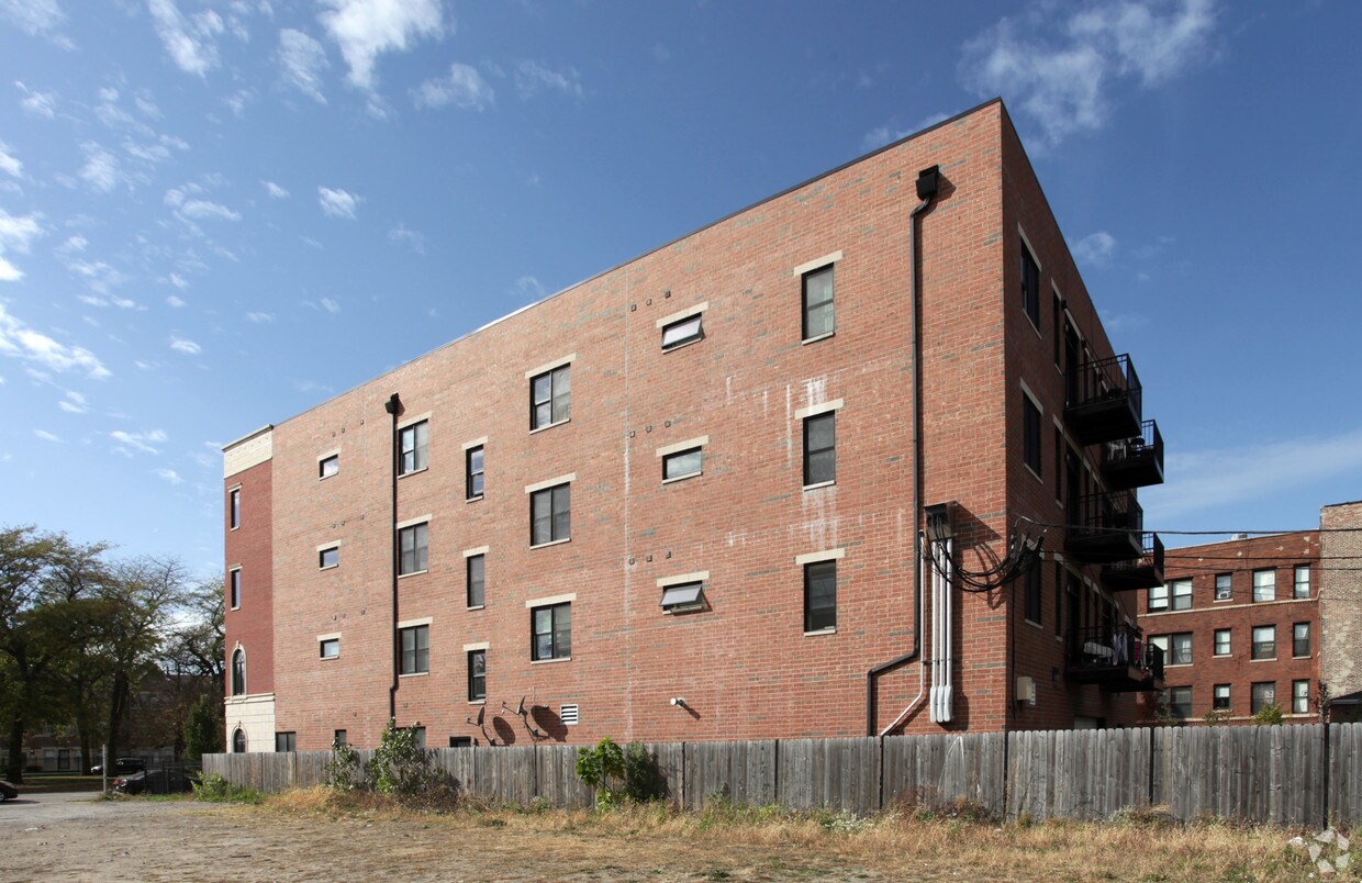 Building Photo - 4043 S Drexel Blvd