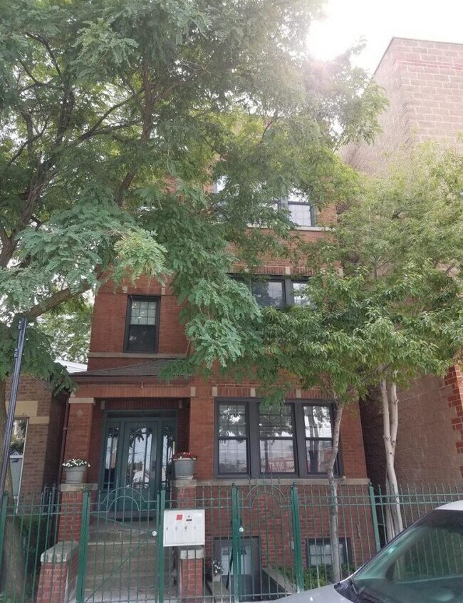 Building Photo - 2338 N Elston Ave