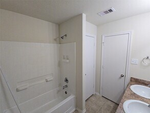 Building Photo - 810 Lightningbug Ln