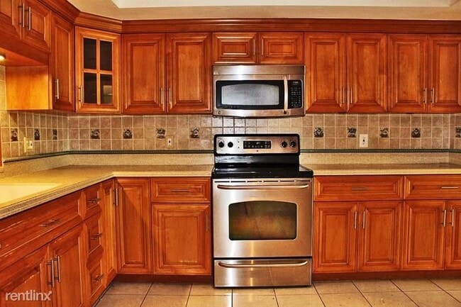 Building Photo - 3 br, 2 bath House - 5830 Southwest 120th ...