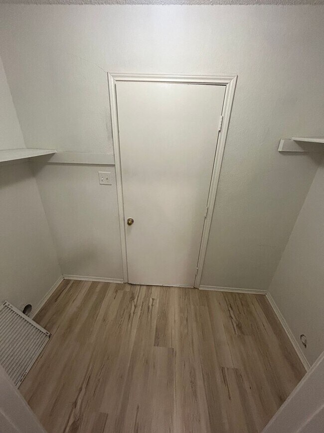 Photo - Ready to Move in... Do not miss this house...