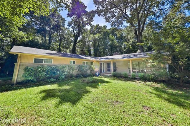 Primary Photo - 4 br, 2 bath House - 4472 N Peachtree Road