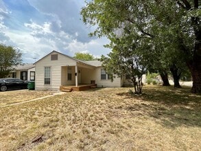 Building Photo - 703 W Olmos Dr