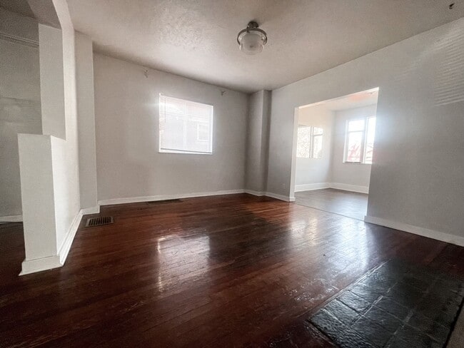 Building Photo - 1208 Strahley Pl