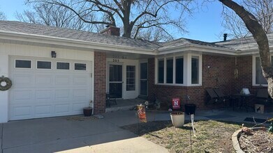 Building Photo - 205 Lakewood Dr