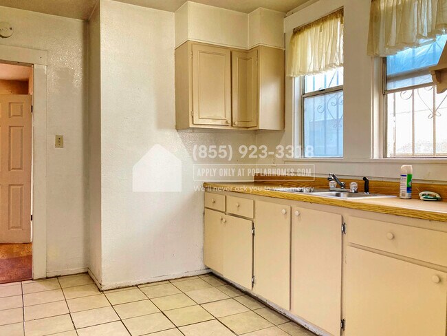 Building Photo - 440 18th St