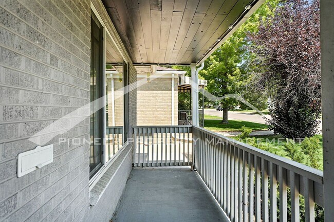 Foto del edificio - Spacious Home with Central AC and Fenced Yard