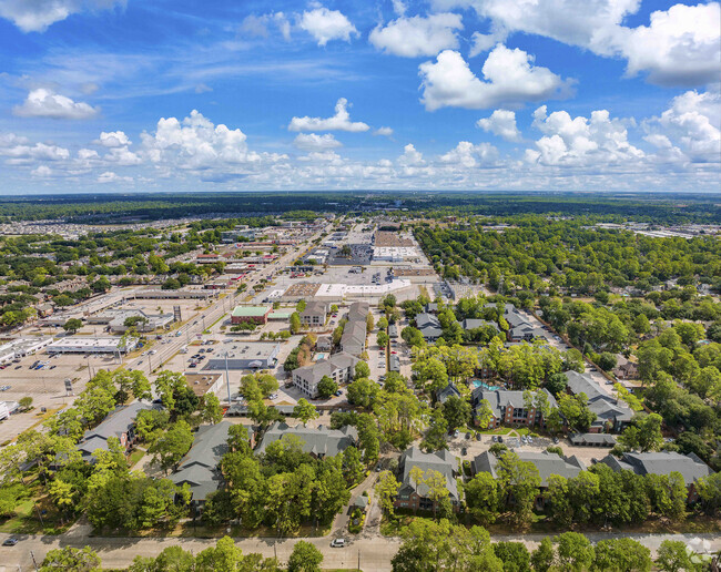 Building Photo - MAA Greenwood Forest