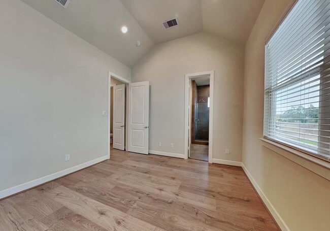 Building Photo - 15715 Knollcliff