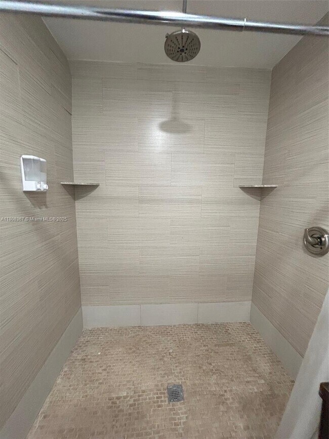 Foto del edificio - 1531 NE 35th St