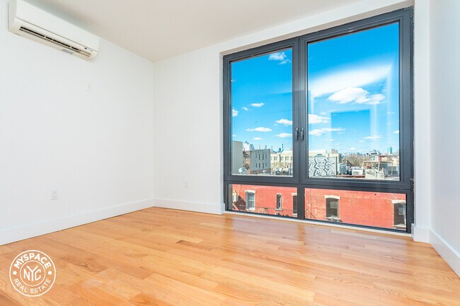 Foto del edificio - 169 Graham Ave