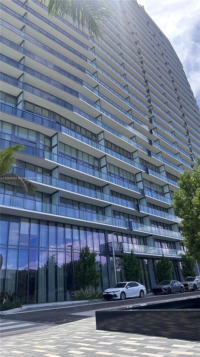 Building Photo - 1170 E Hallandale Beach Blvd