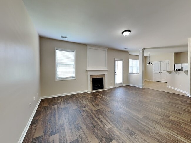 Building Photo - 2609 Bluestone Dr SW