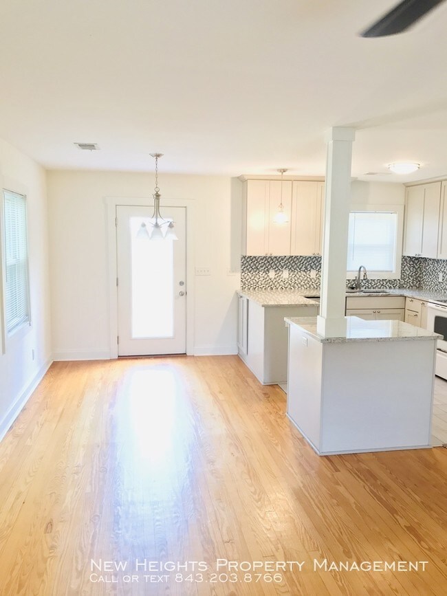 Building Photo - 334 Riverland Dr
