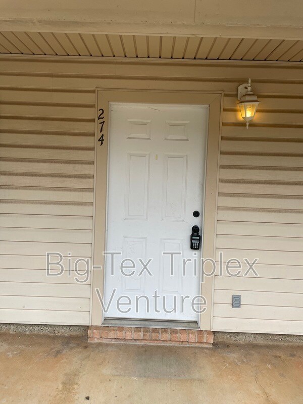 274 N Pecan St, Nash, TX 75569 Condo for Rent in Nash, TX