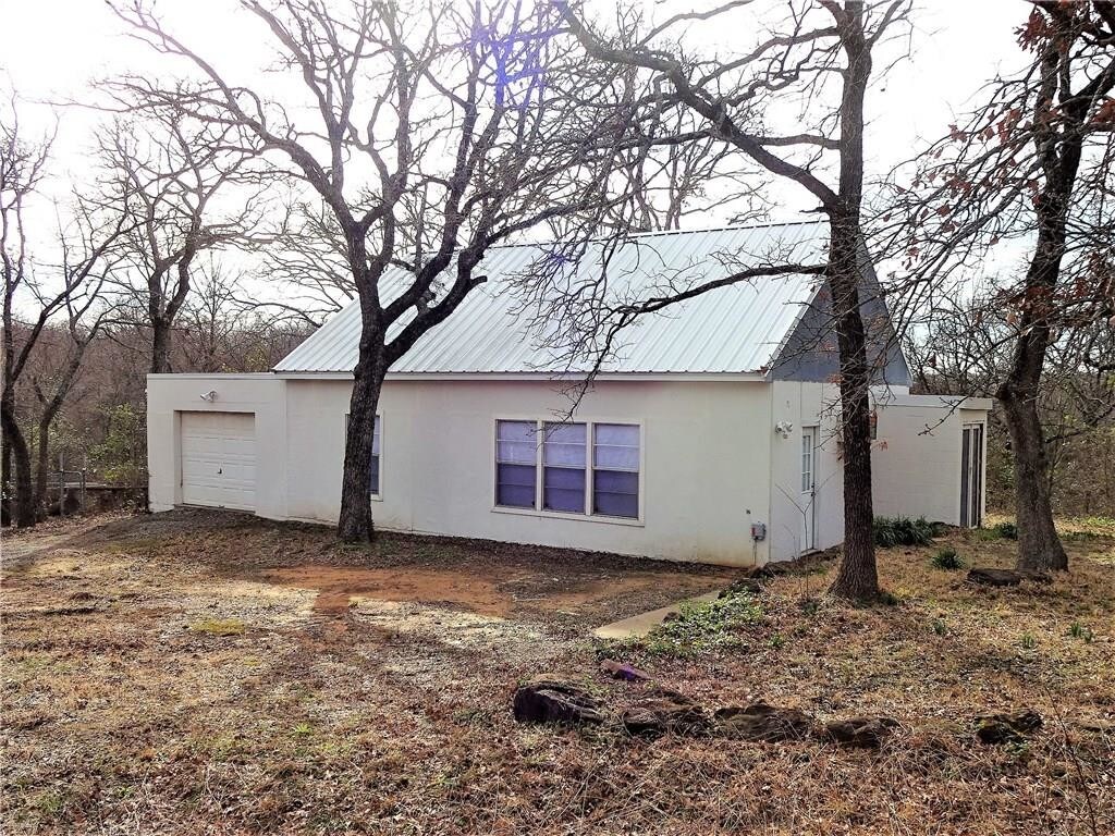 Primary Photo - 650 Oak Bluff Dr